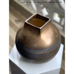Bình gốm đồng tiền màu vàng đồng