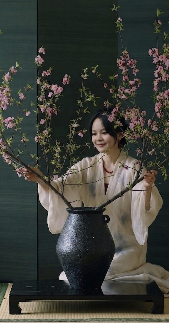 Bình gốm đen quai wabisabi cao 50cm - Ảnh 2